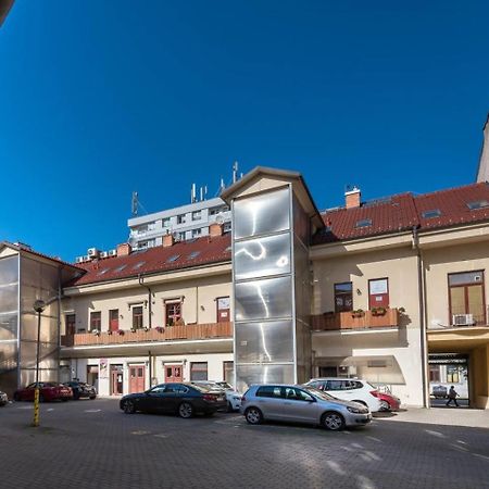 Understreet Studio With Private Parking Kösice Dış mekan fotoğraf
