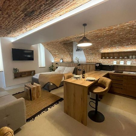 Understreet Studio With Private Parking Kösice Dış mekan fotoğraf