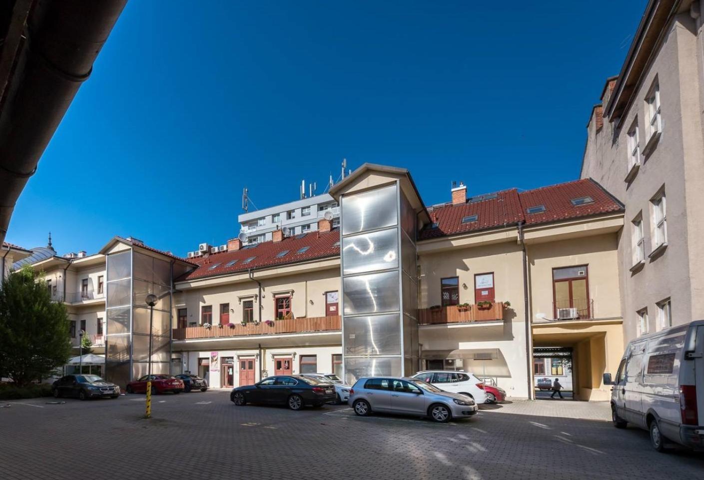 Understreet Studio With Private Parking Kösice Dış mekan fotoğraf