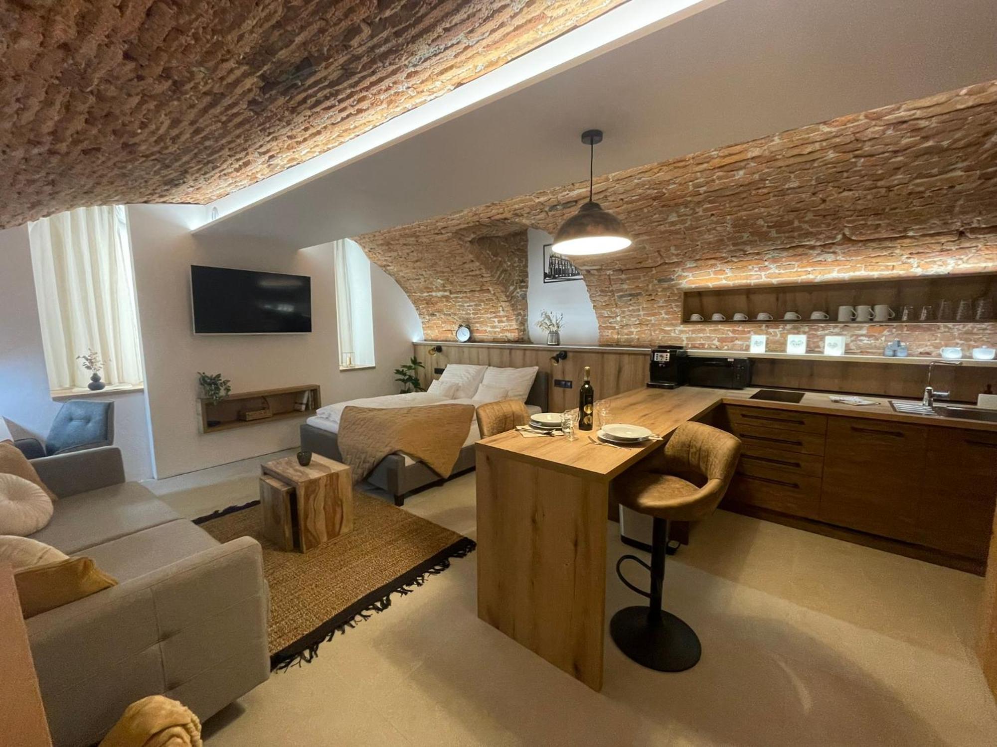 Understreet Studio With Private Parking Kösice Dış mekan fotoğraf